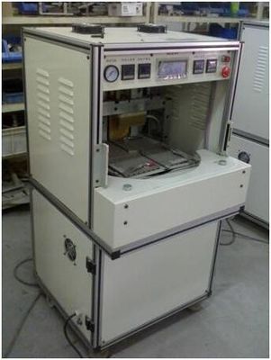 8 PPMのリチウム イオン電池の生産ライン実験室の上部のシーリング機械